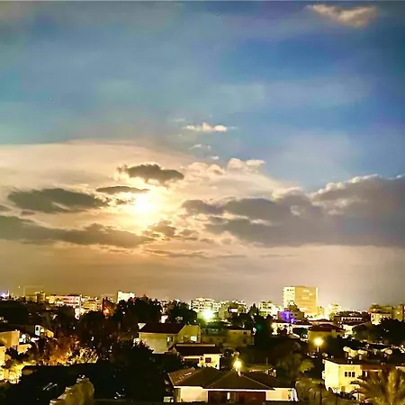 The Penthouse 401 * לרנקה