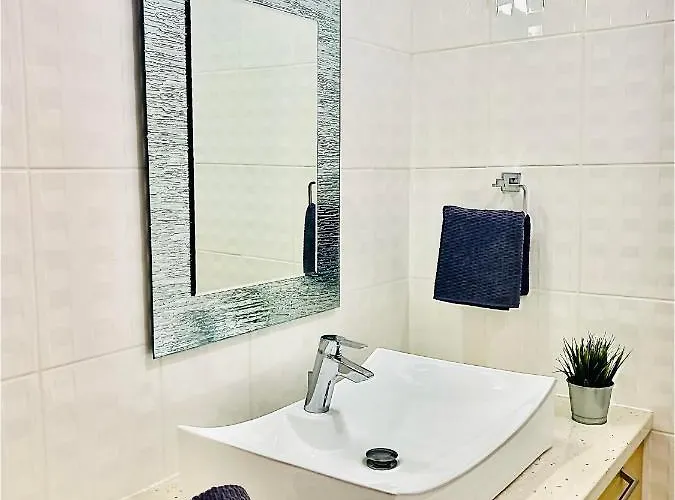 The Penthouse 401 לרנקה