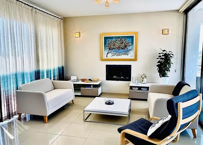 דירה The Penthouse 401 לרנקה